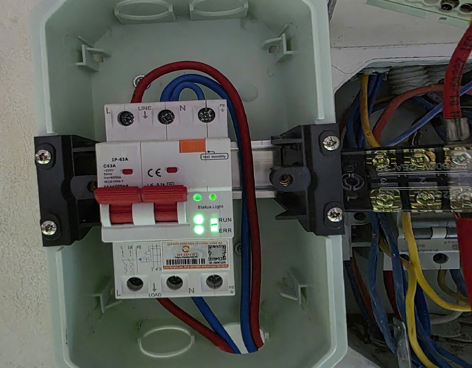 thiet-bi-chong-soc-dien-cach-ly